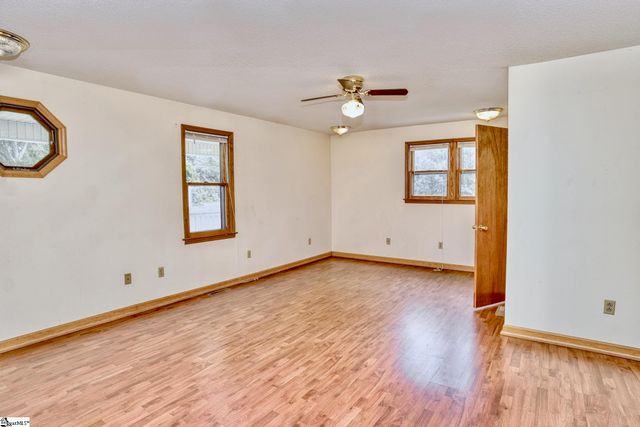 206 Bull Hill Road, Gray Court, SC 29645