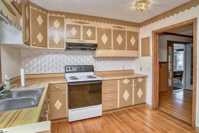 206 Bull Hill Road, Gray Court, SC 29645
