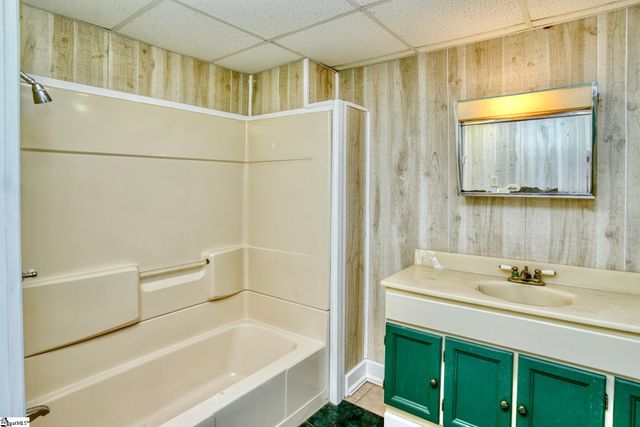 206 Bull Hill Road, Gray Court, SC 29645