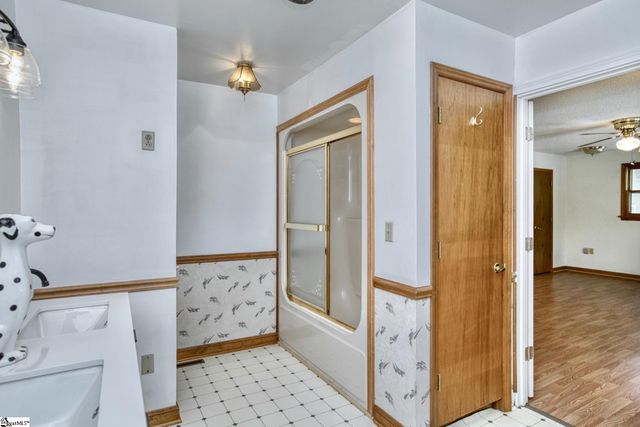 206 Bull Hill Road, Gray Court, SC 29645