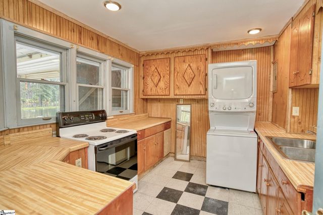 206 Bull Hill Road, Gray Court, SC 29645