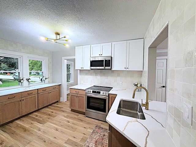 425 MONROE STREET, Neenah, WI 54956