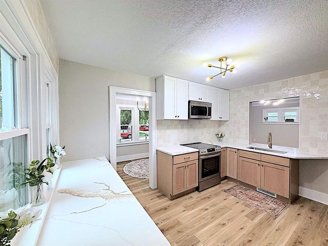 425 MONROE STREET, Neenah, WI 54956