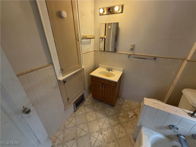 783 Leonard Street, Akron, OH 44307