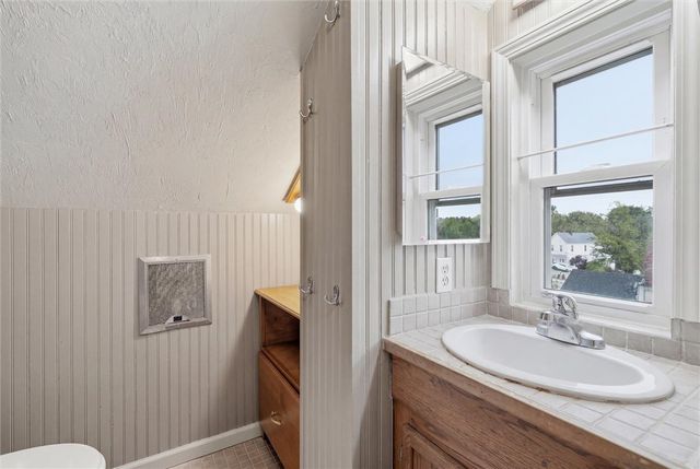 5723 Mifflin Rd, Lincoln Place, PA 15207