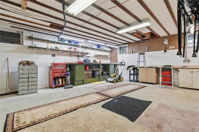 5723 Mifflin Rd, Lincoln Place, PA 15207