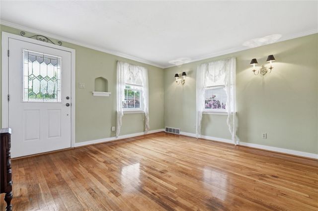 5723 Mifflin Rd, Lincoln Place, PA 15207