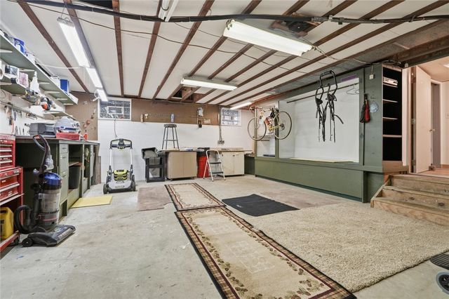 5723 Mifflin Rd, Lincoln Place, PA 15207