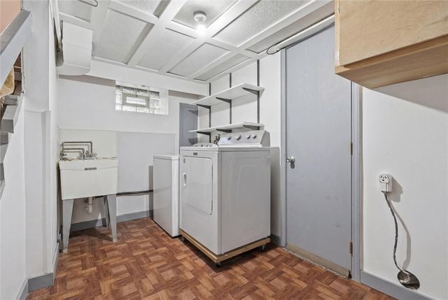 5723 Mifflin Rd, Lincoln Place, PA 15207