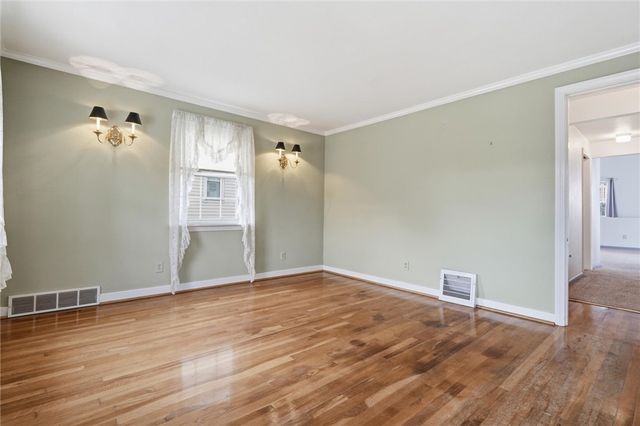 5723 Mifflin Rd, Lincoln Place, PA 15207