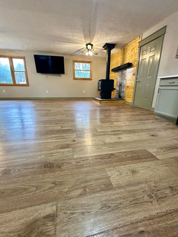 401 Broken Arrow LN, Covington, VA 24426