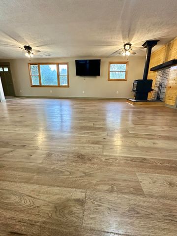 401 Broken Arrow LN, Covington, VA 24426