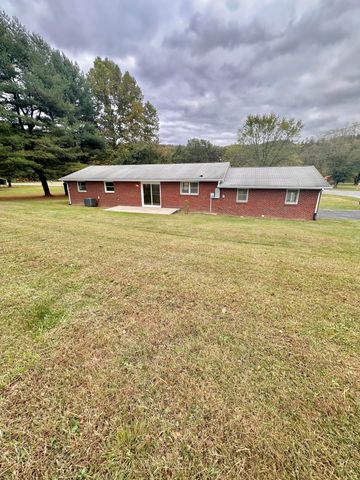 401 Broken Arrow LN, Covington, VA 24426