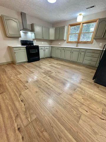 401 Broken Arrow LN, Covington, VA 24426