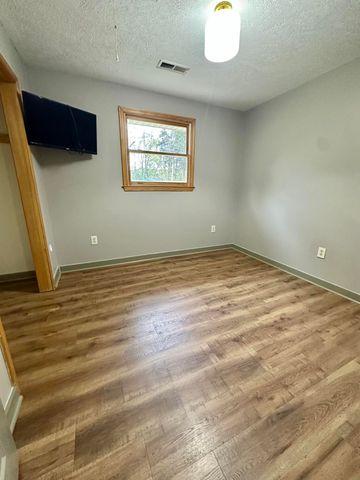 401 Broken Arrow LN, Covington, VA 24426