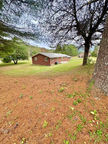 401 Broken Arrow LN, Covington, VA 24426