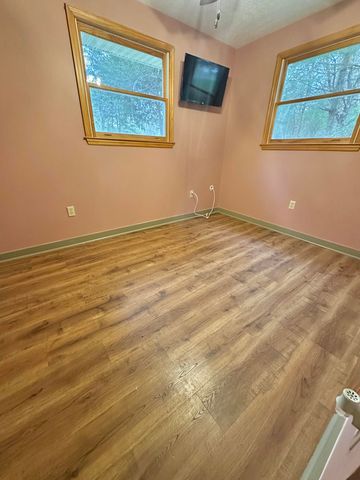 401 Broken Arrow LN, Covington, VA 24426