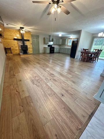 401 Broken Arrow LN, Covington, VA 24426