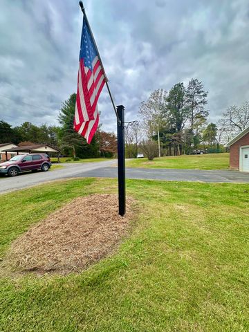 401 Broken Arrow LN, Covington, VA 24426