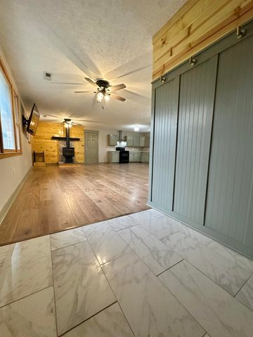 401 Broken Arrow LN, Covington, VA 24426