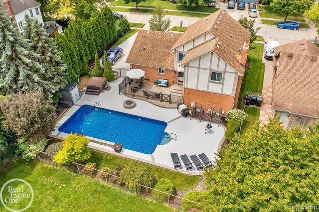 39008 Mallorn Drive, Sterling Heights, MI 48313