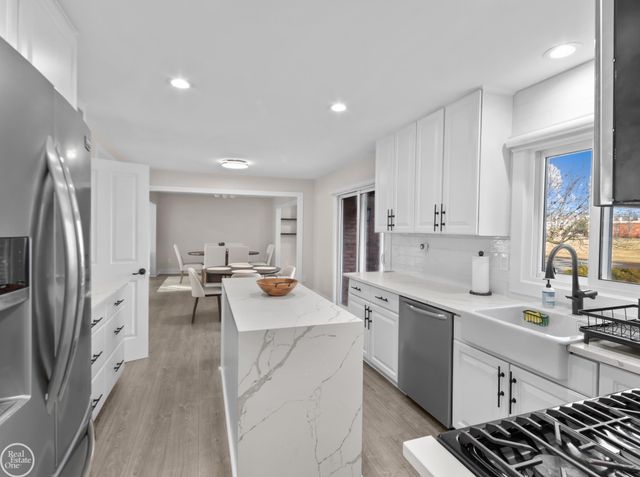 39008 Mallorn Drive, Sterling Heights, MI 48313