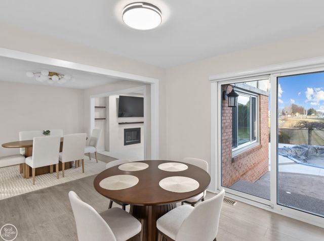 39008 Mallorn Drive, Sterling Heights, MI 48313