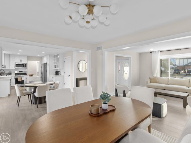 39008 Mallorn Drive, Sterling Heights, MI 48313