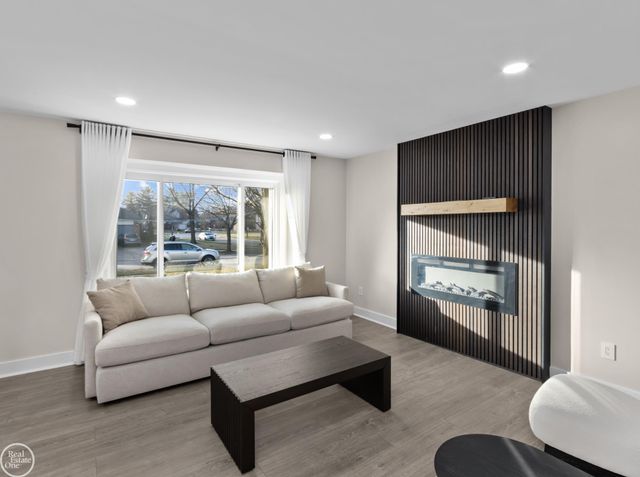 39008 Mallorn Drive, Sterling Heights, MI 48313