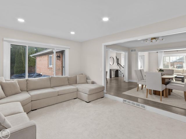 39008 Mallorn Drive, Sterling Heights, MI 48313