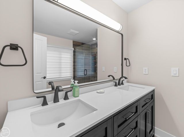 39008 Mallorn Drive, Sterling Heights, MI 48313