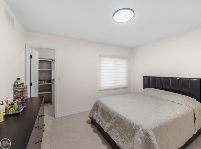 39008 Mallorn Drive, Sterling Heights, MI 48313