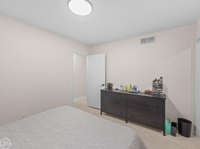 39008 Mallorn Drive, Sterling Heights, MI 48313