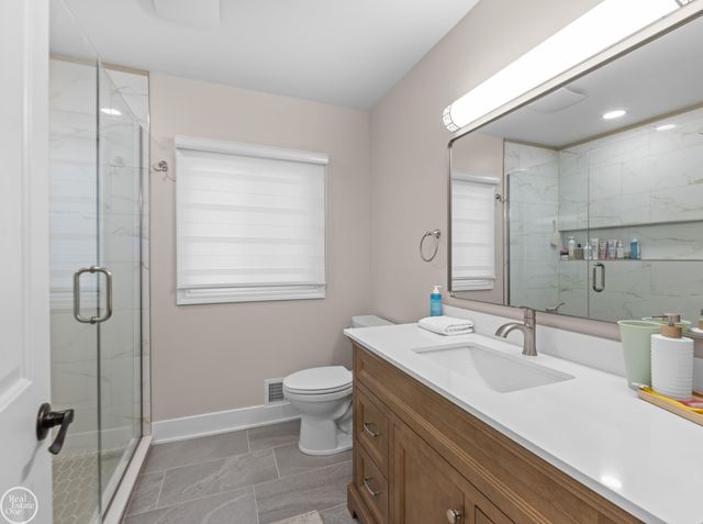 39008 Mallorn Drive, Sterling Heights, MI 48313