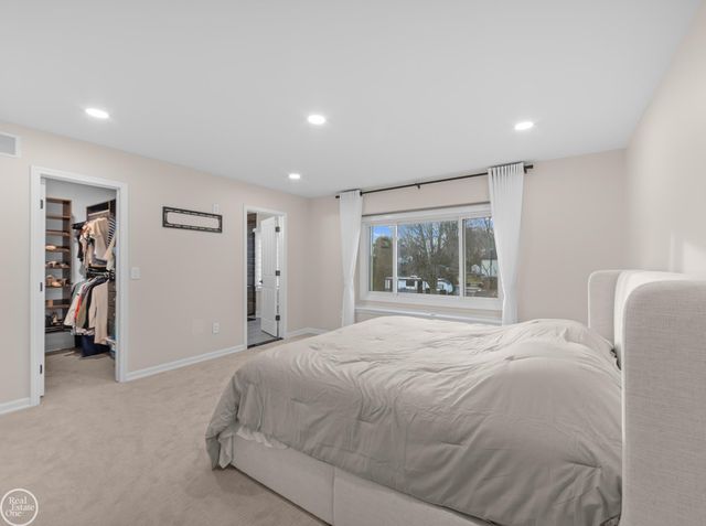 39008 Mallorn Drive, Sterling Heights, MI 48313