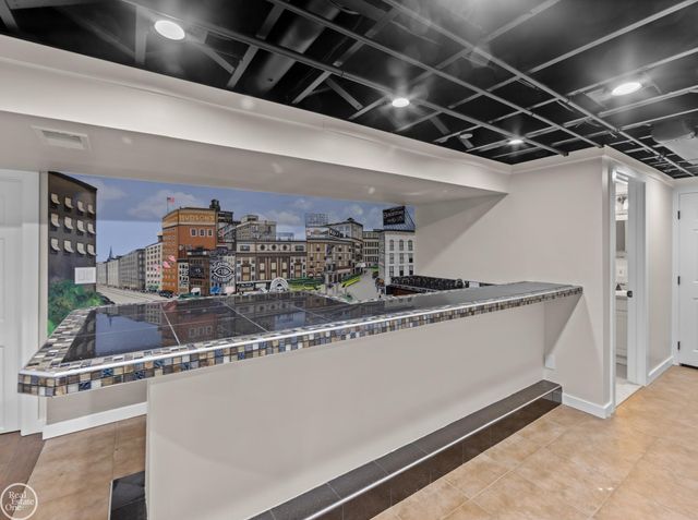 39008 Mallorn Drive, Sterling Heights, MI 48313