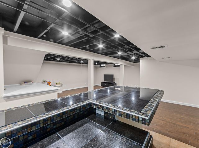 39008 Mallorn Drive, Sterling Heights, MI 48313