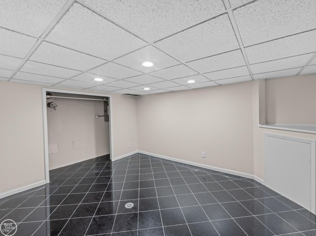 39008 Mallorn Drive, Sterling Heights, MI 48313