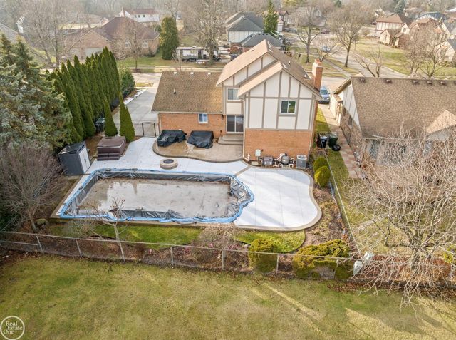 39008 Mallorn Drive, Sterling Heights, MI 48313