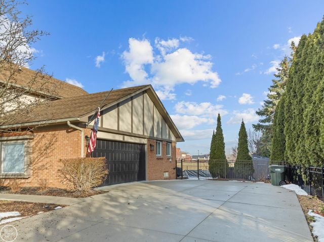 39008 Mallorn Drive, Sterling Heights, MI 48313