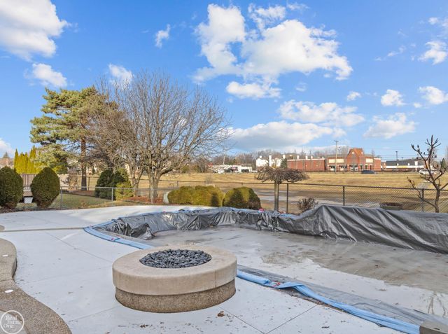 39008 Mallorn Drive, Sterling Heights, MI 48313