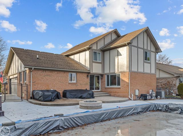 39008 Mallorn Drive, Sterling Heights, MI 48313