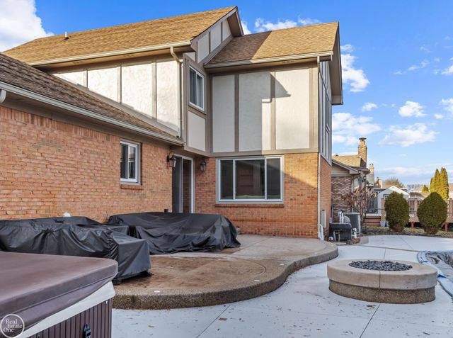 39008 Mallorn Drive, Sterling Heights, MI 48313