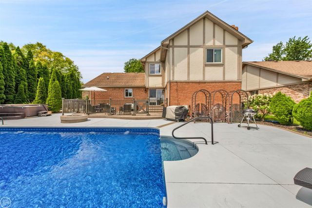 39008 Mallorn Drive, Sterling Heights, MI 48313