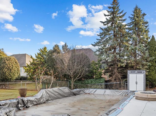 39008 Mallorn Drive, Sterling Heights, MI 48313