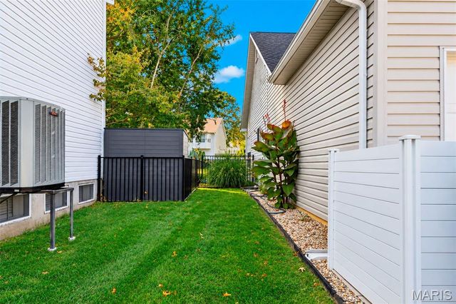 957 Cottontail Lane, St Charles, MO 63303