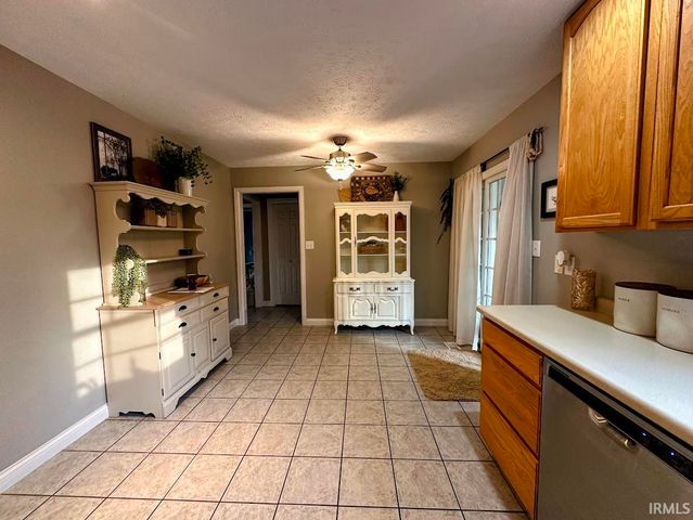 692 N Parker Lane, Bloomfield, IN 47424