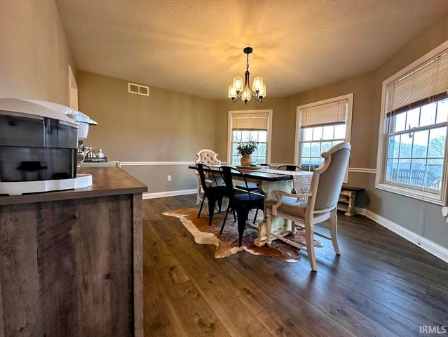 692 N Parker Lane, Bloomfield, IN 47424