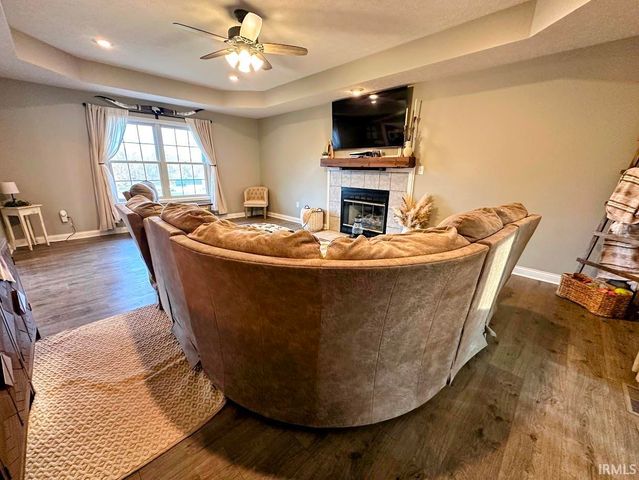 692 N Parker Lane, Bloomfield, IN 47424