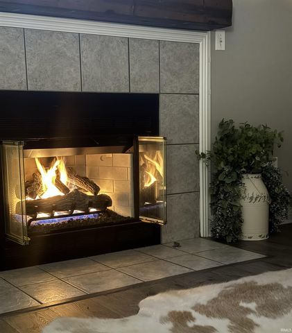 692 N Parker Lane, Bloomfield, IN 47424